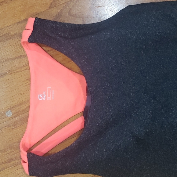 Gap Fit‎ Tank - Picture 2 of 3